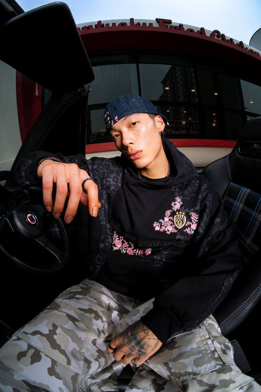 -FLOWERLACES HOODIE