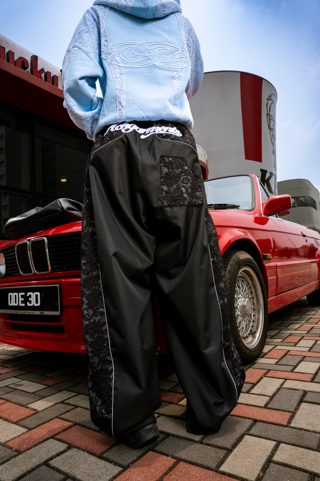 -FLOWERLACES TRACKPANTS